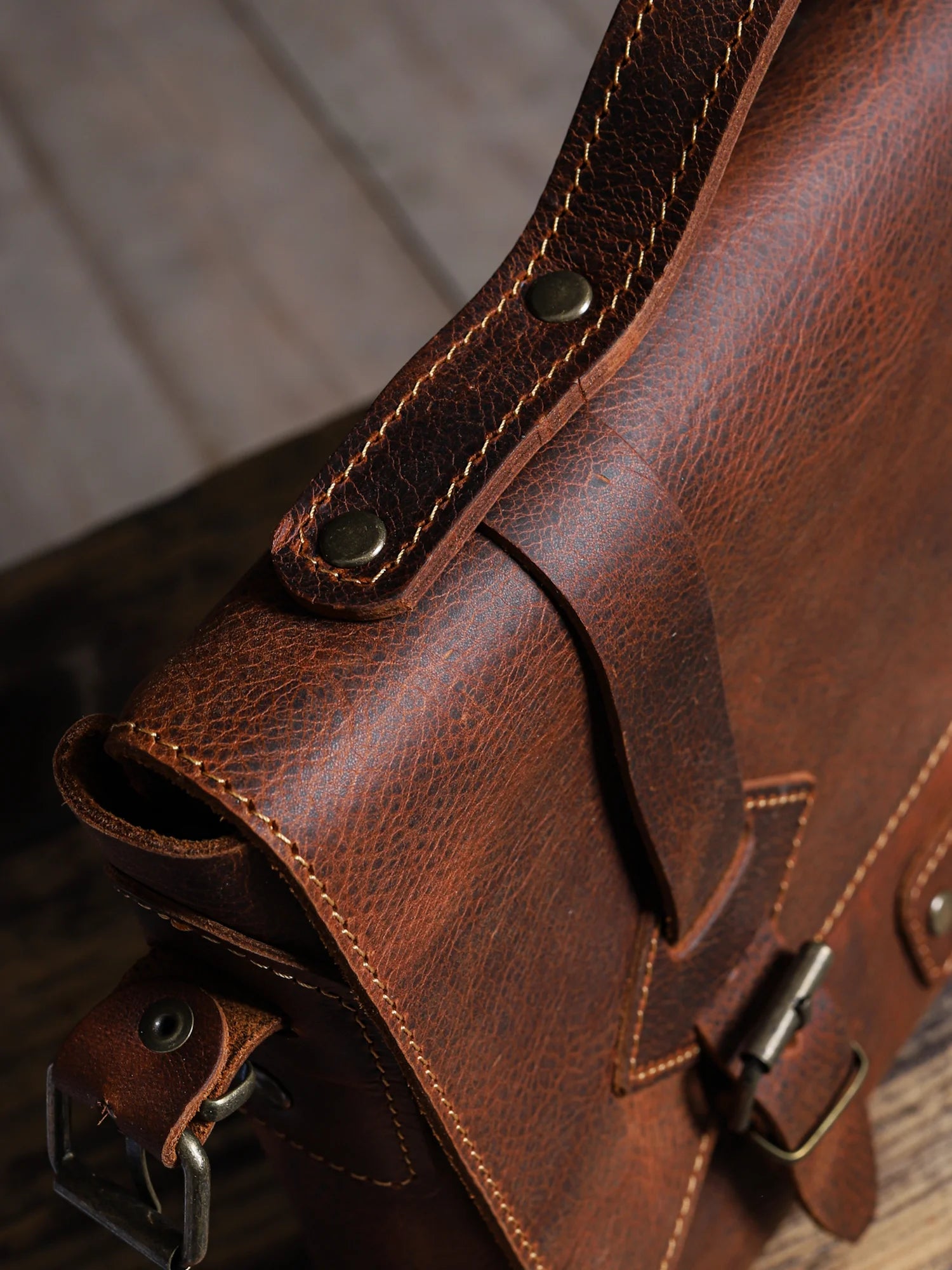 Pergamon Mini Deri Postacı Çantası