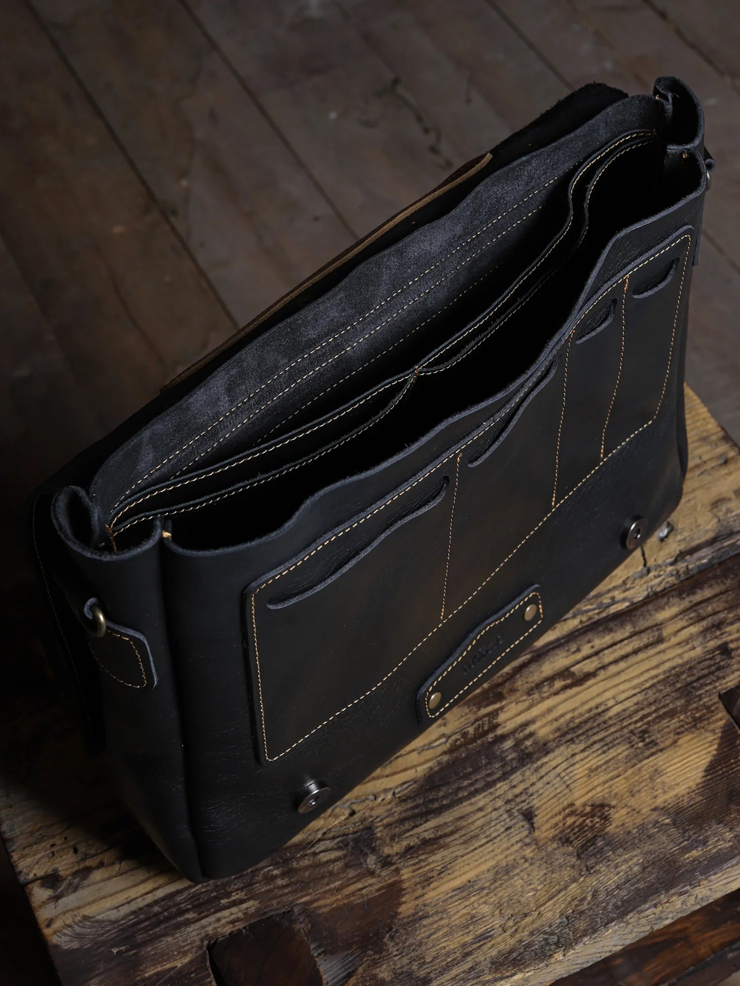 Pergamon Deri Postacı Çantası