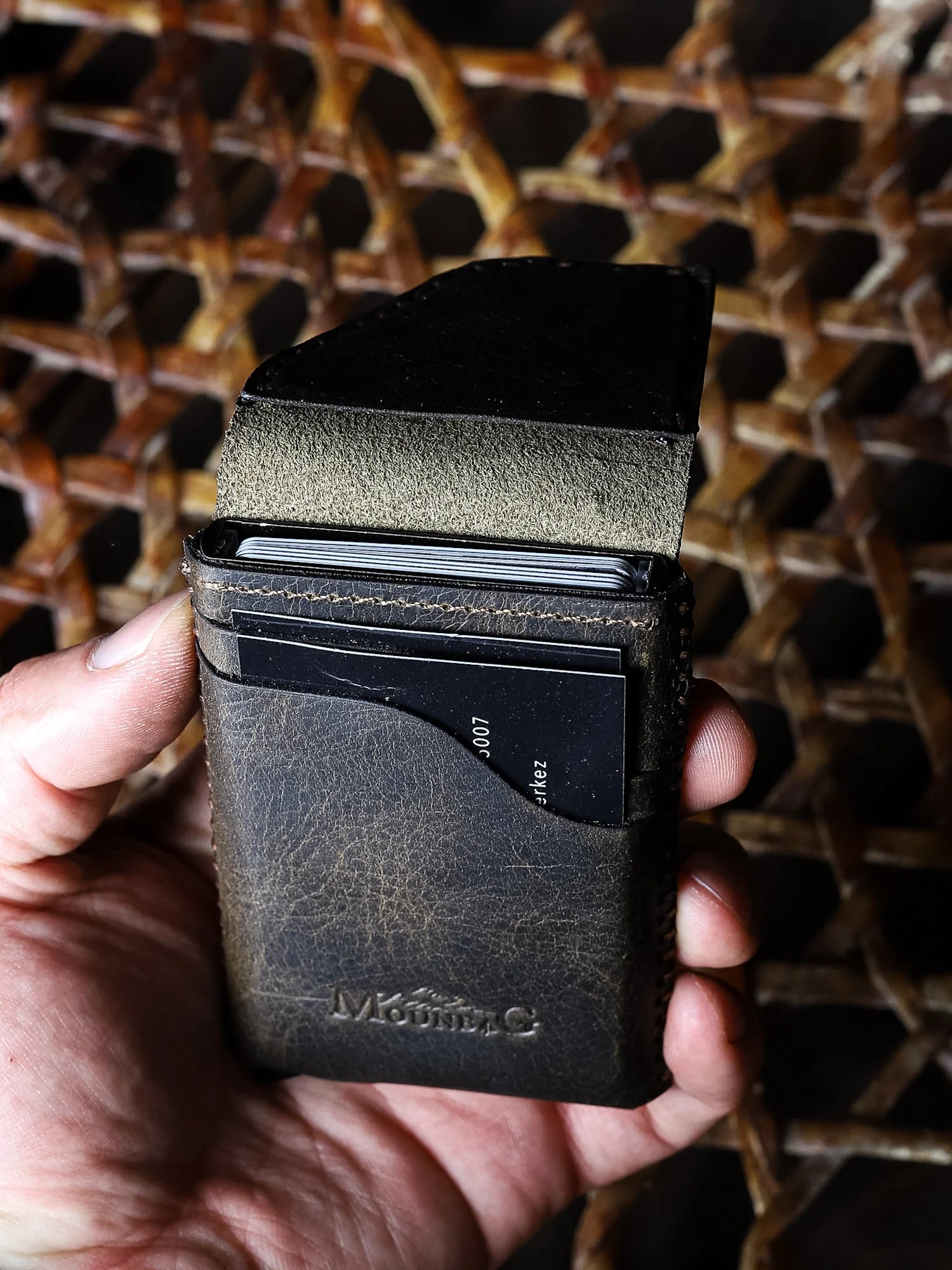 Sardes Mekanizmalı Deri Kartlık